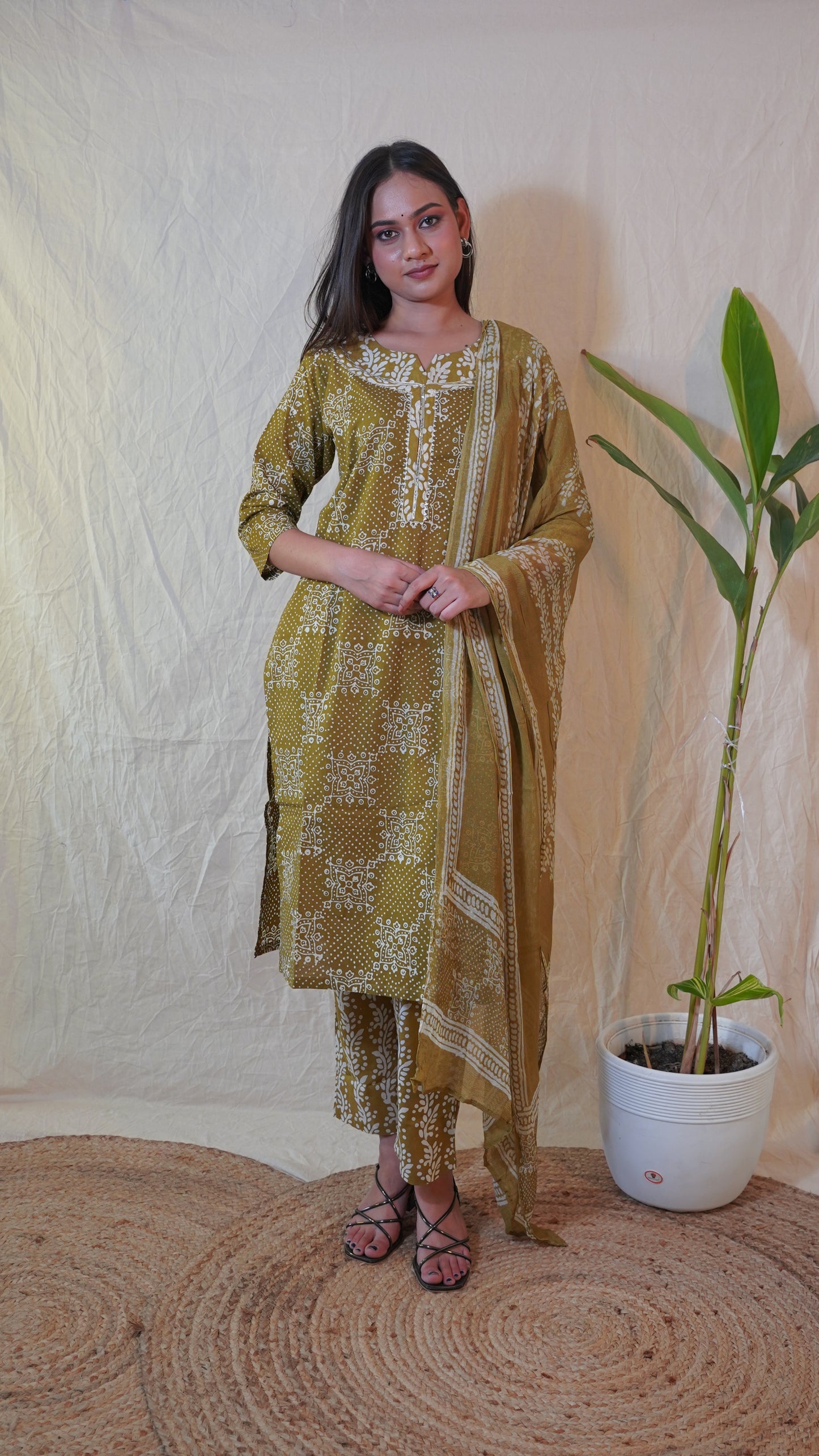 OLIVE BATIK PRINT SUIT SET