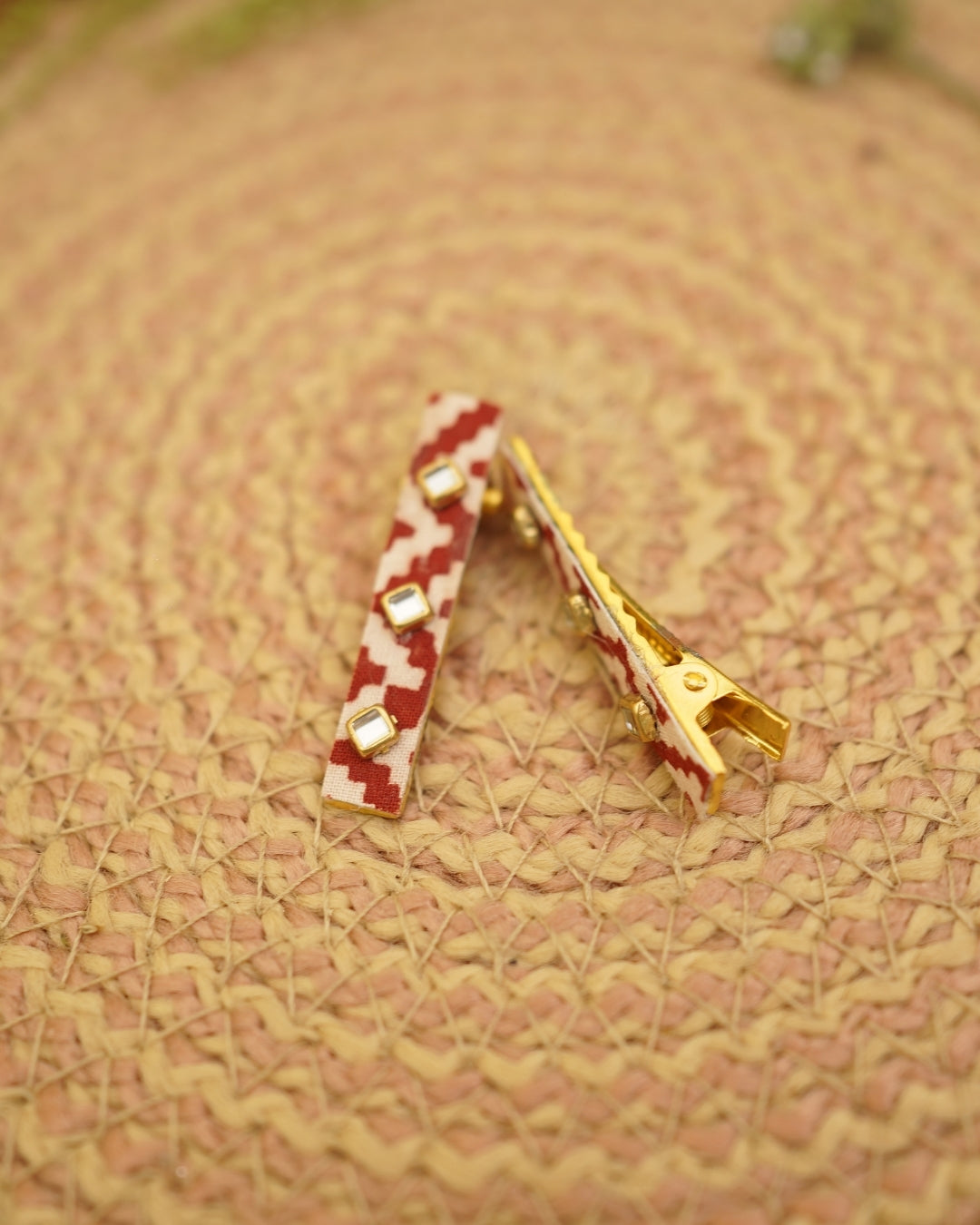 RED WHITE HAIR CLIP