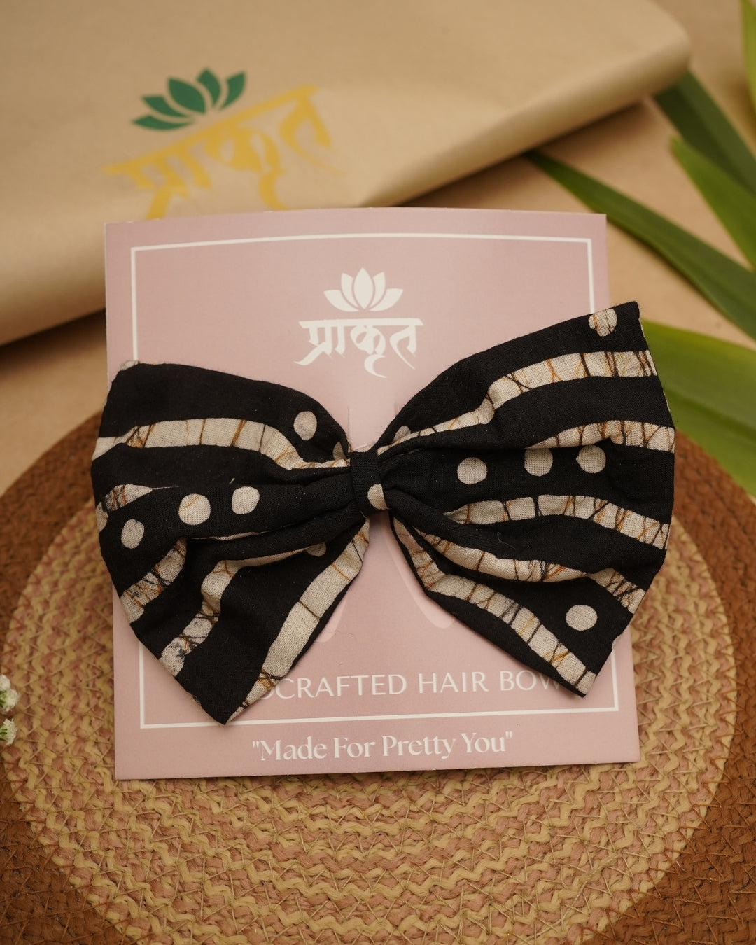 BLACK WHITE BATIK PRINT BOWCLIP