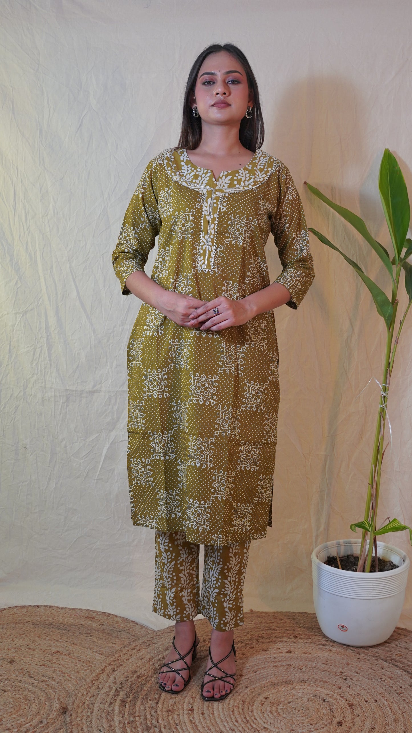 OLIVE BATIK PRINT SUIT SET