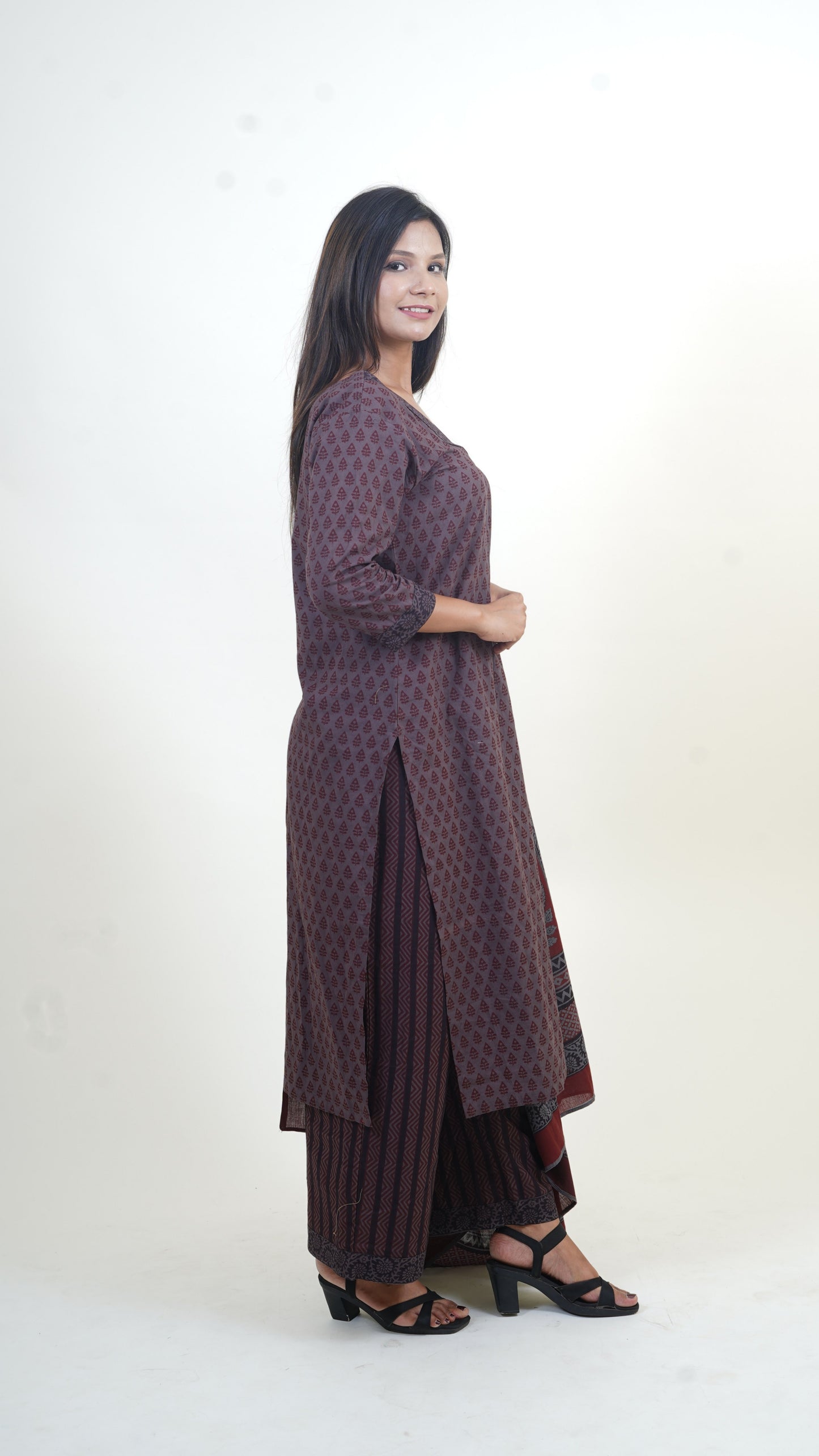 GREY CORAL RED BAGH PRINT SUIT SET