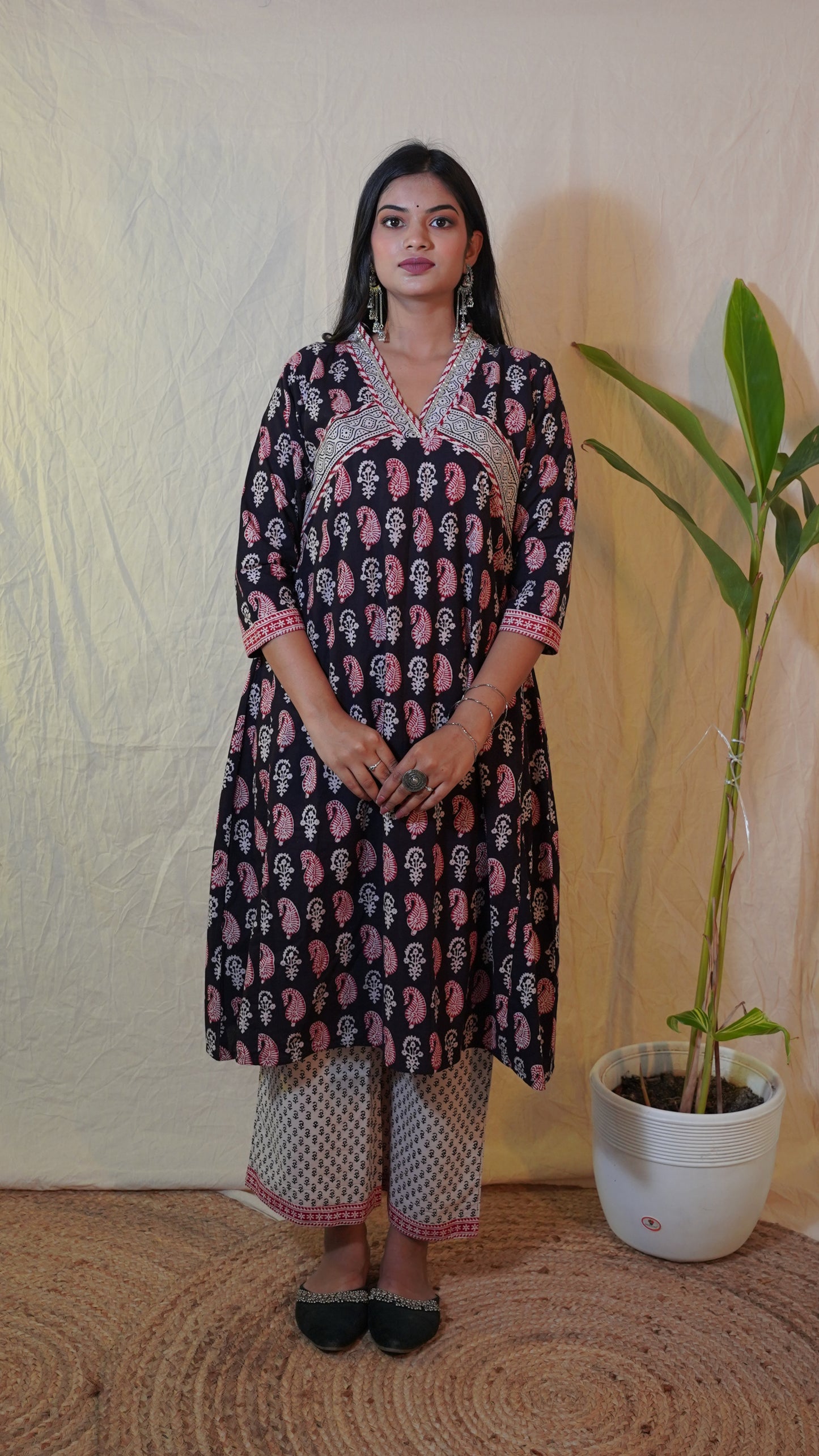 BLACK WHITE BAGH PRINT SUIT SET