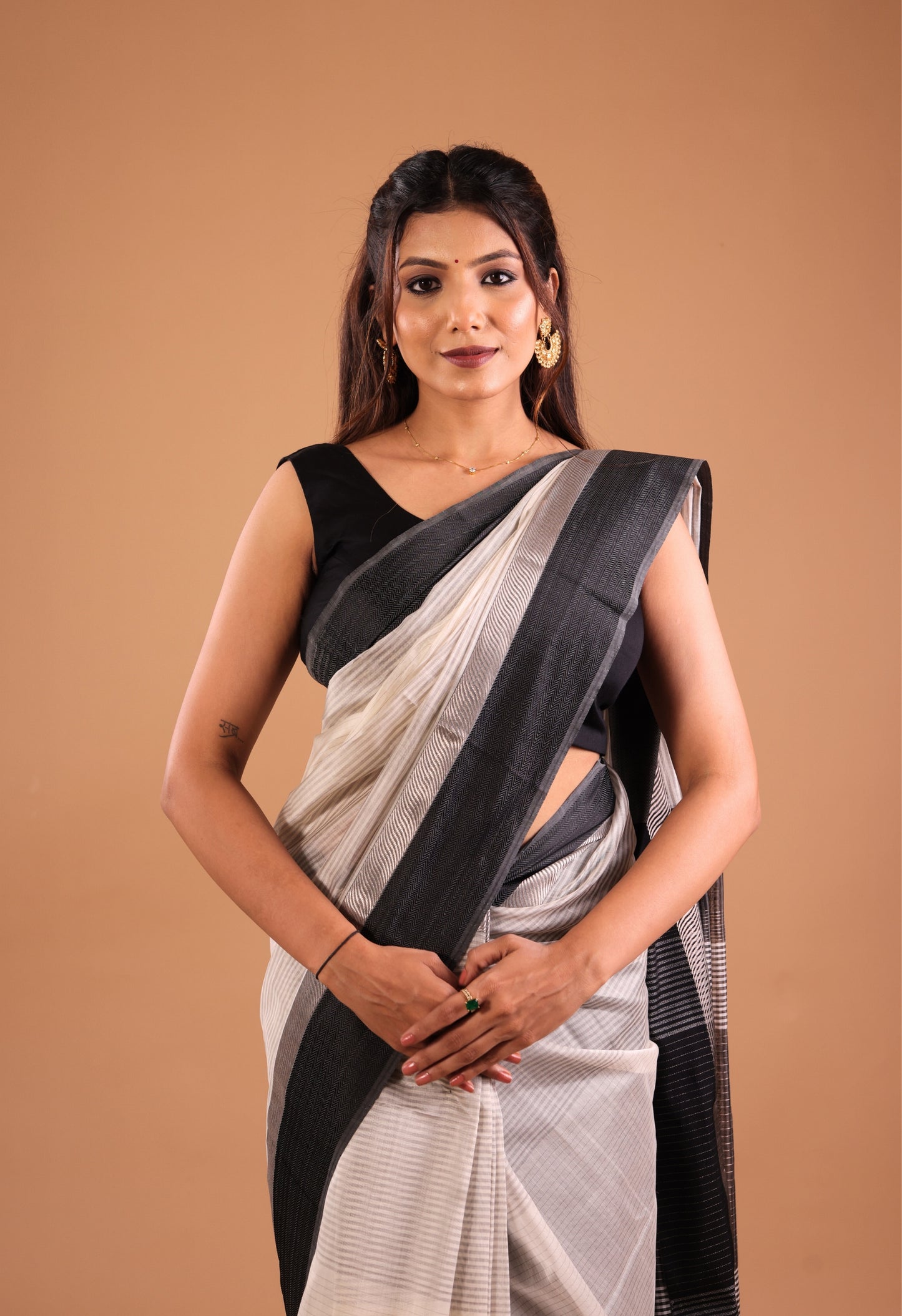 OFF WHITE BROAD BORDER MAHESHWARI SILK SAREE
