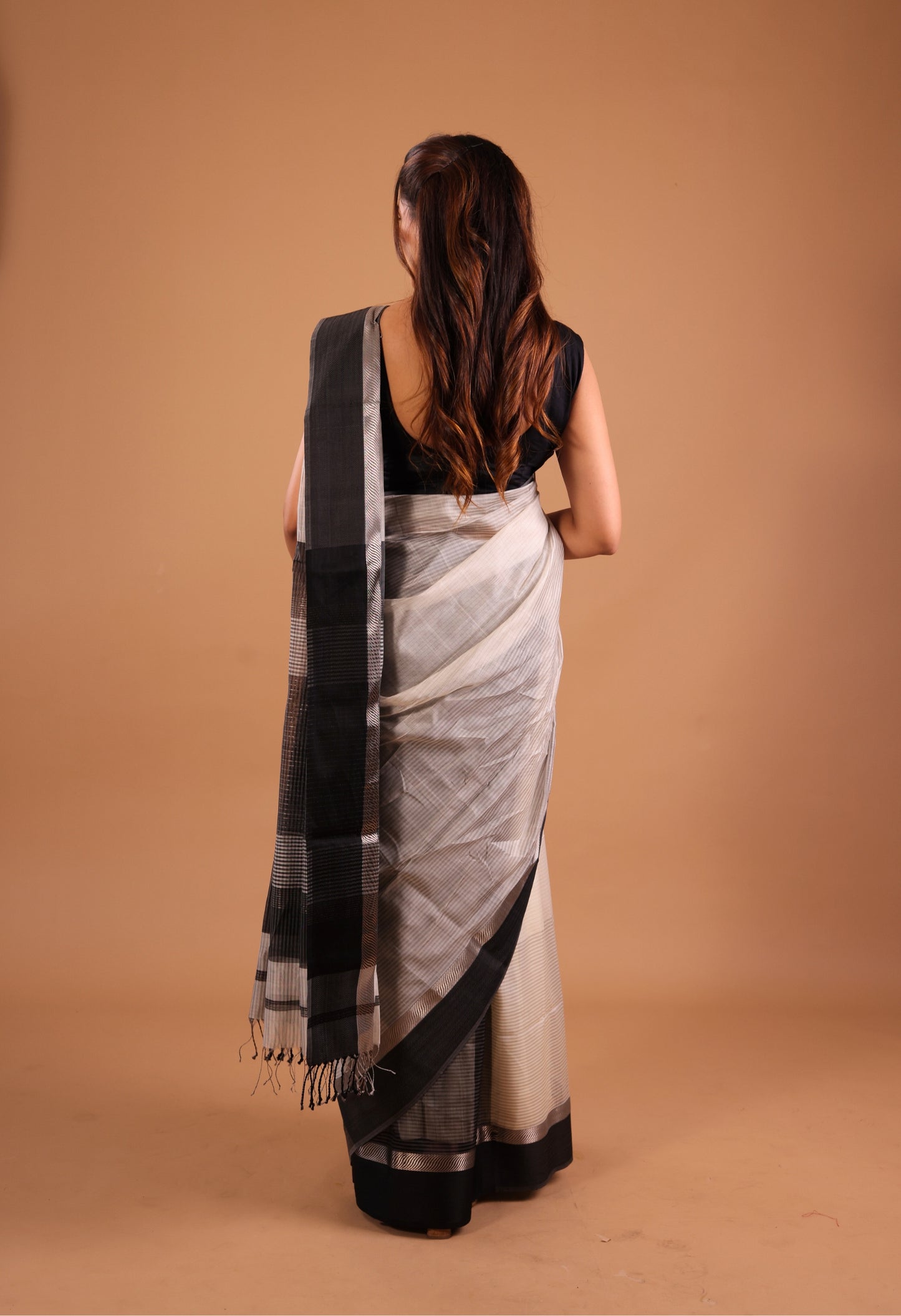 OFF WHITE BROAD BORDER MAHESHWARI SILK SAREE