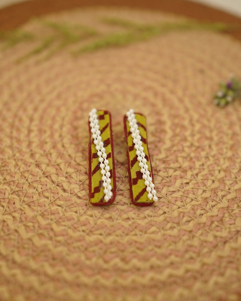 MAROON GREEN HAIR CLIP