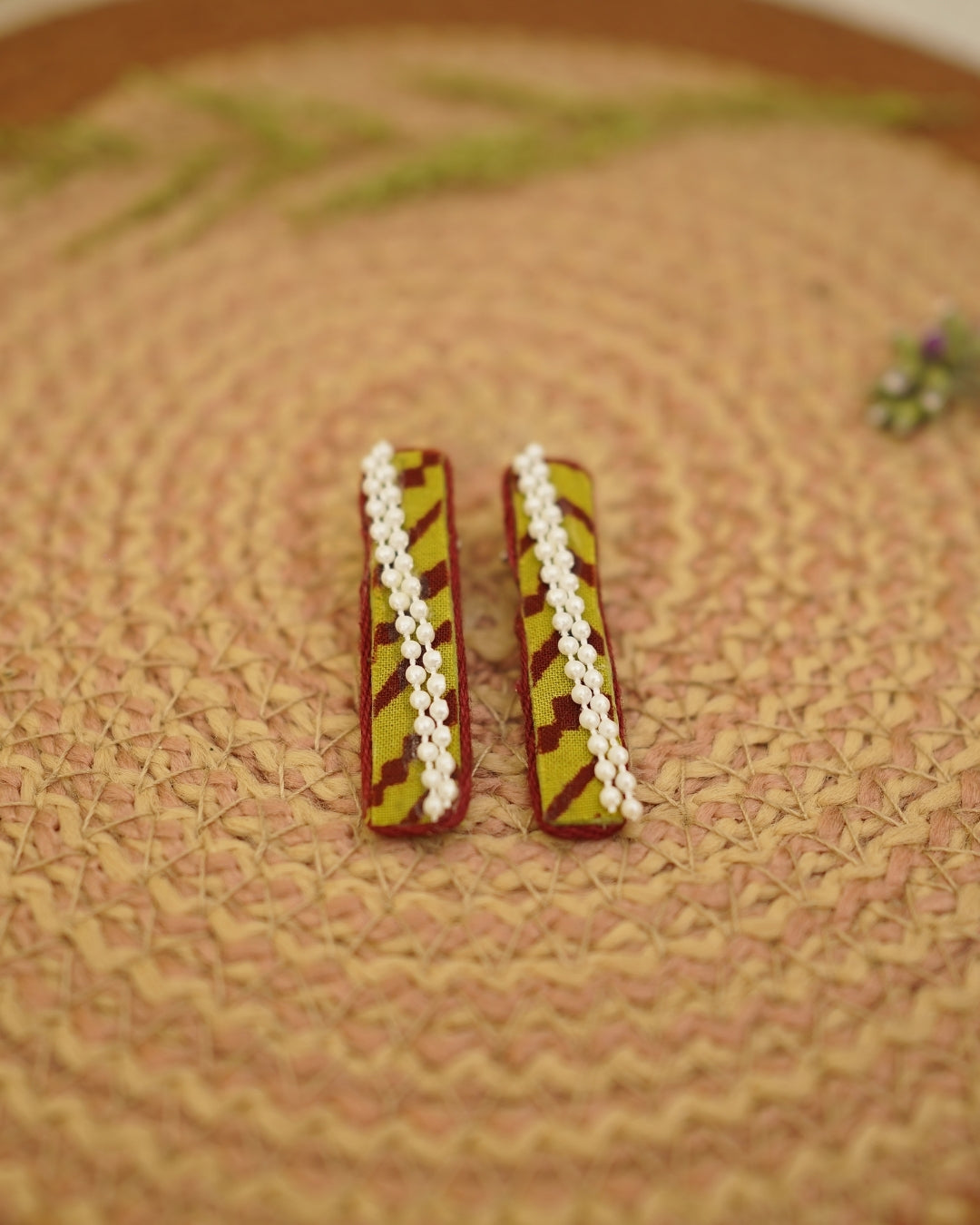 MAROON GREEN HAIR CLIP