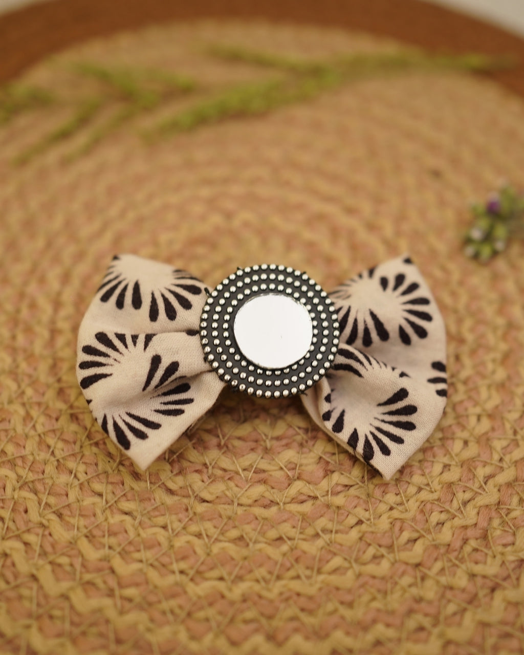 BLACK BEIGE BAGH PRINT BOWCLIP