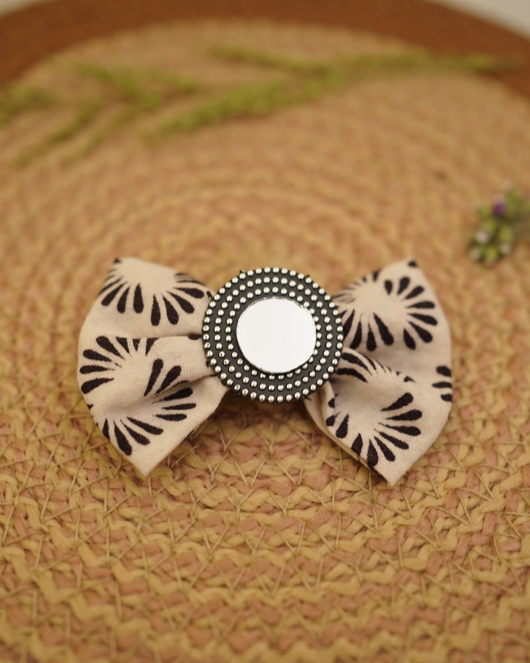 BLACK BEIGE BAGH PRINT BOWCLIP