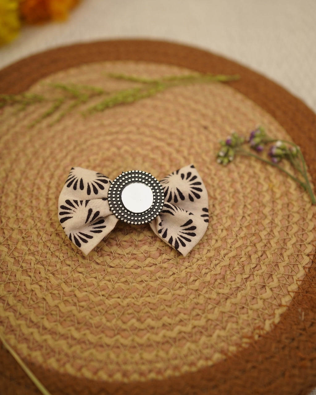 BLACK BEIGE BAGH PRINT BOWCLIP