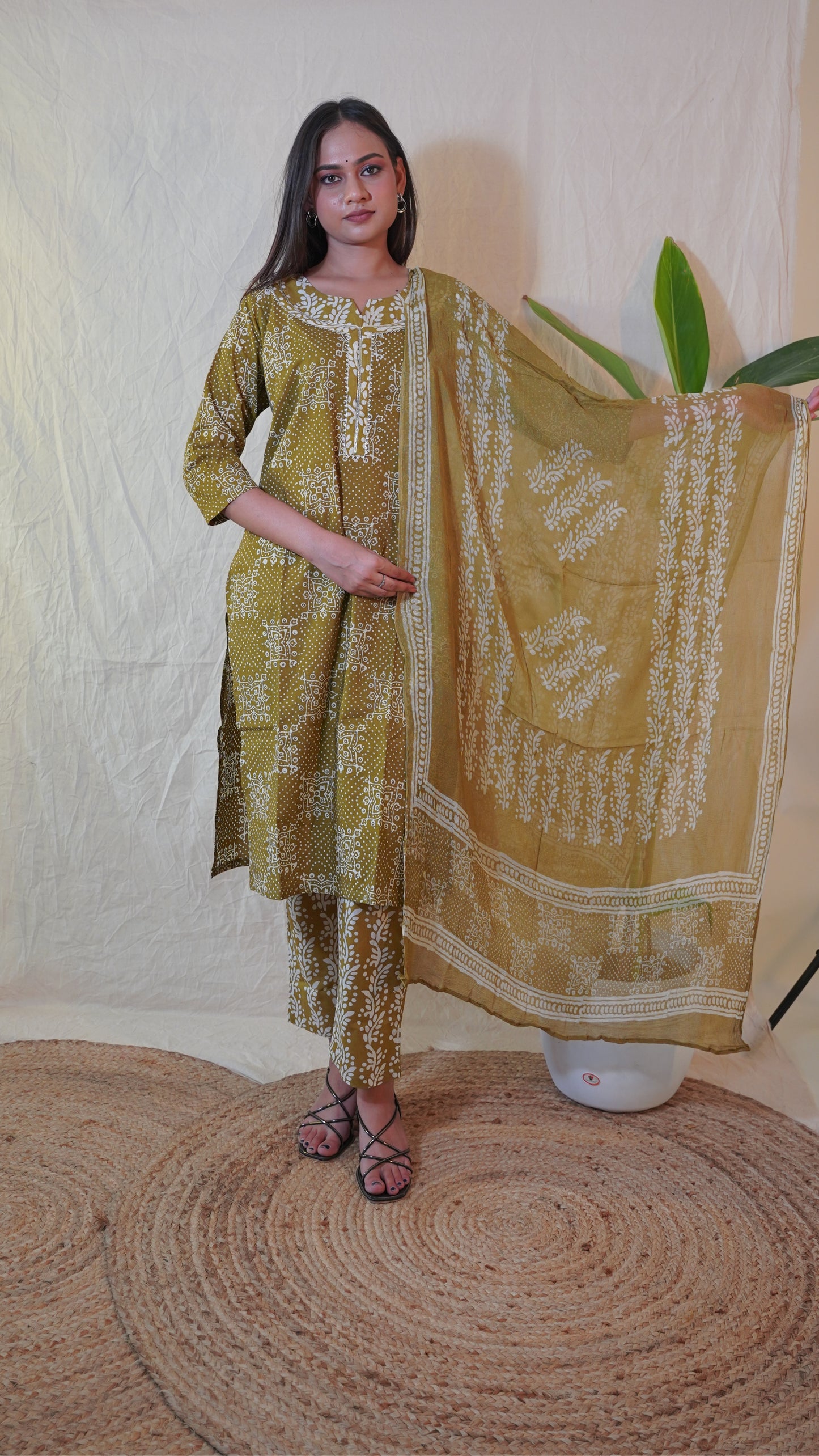 OLIVE BATIK PRINT SUIT SET