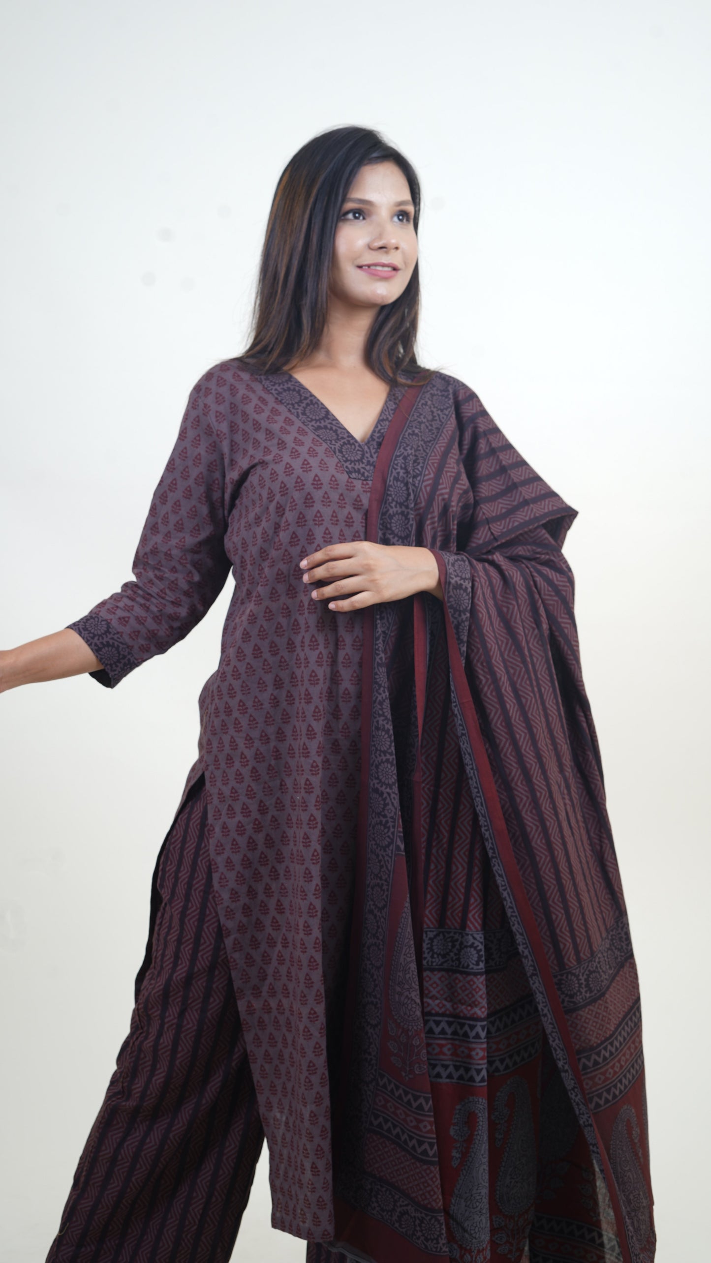 GREY CORAL RED BAGH PRINT SUIT SET