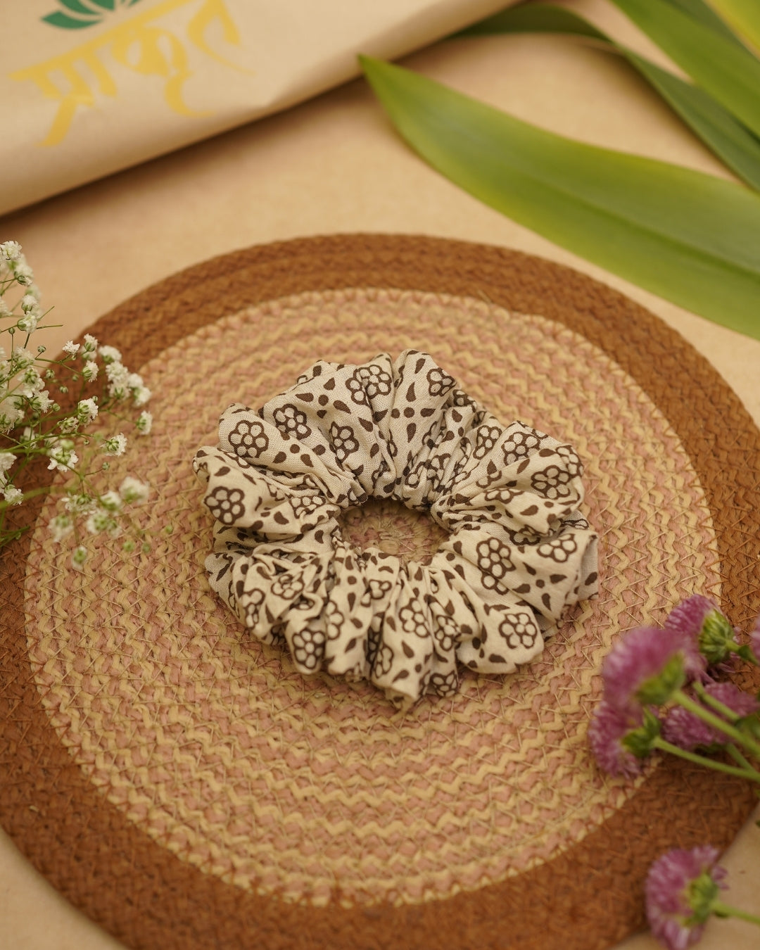 BEIGHT BROWN BAGH PRINT SCRUNCHIES