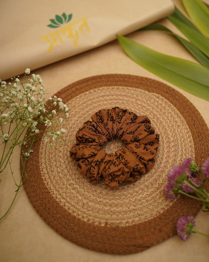 COFFE BROWN BLACK BAGH PRINT SCRUNCHIES