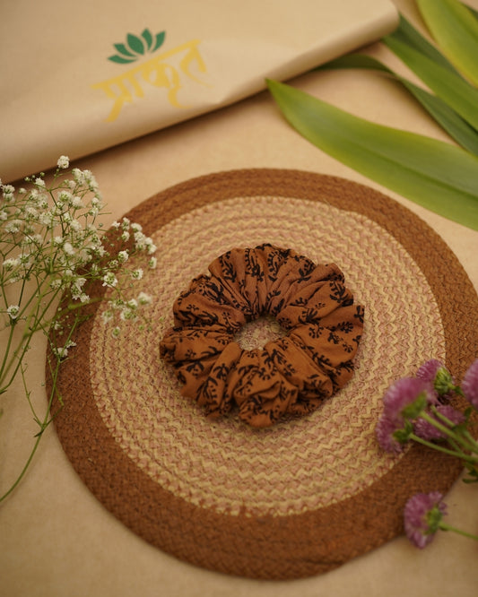 COFFE BROWN BLACK BAGH PRINT SCRUNCHIES