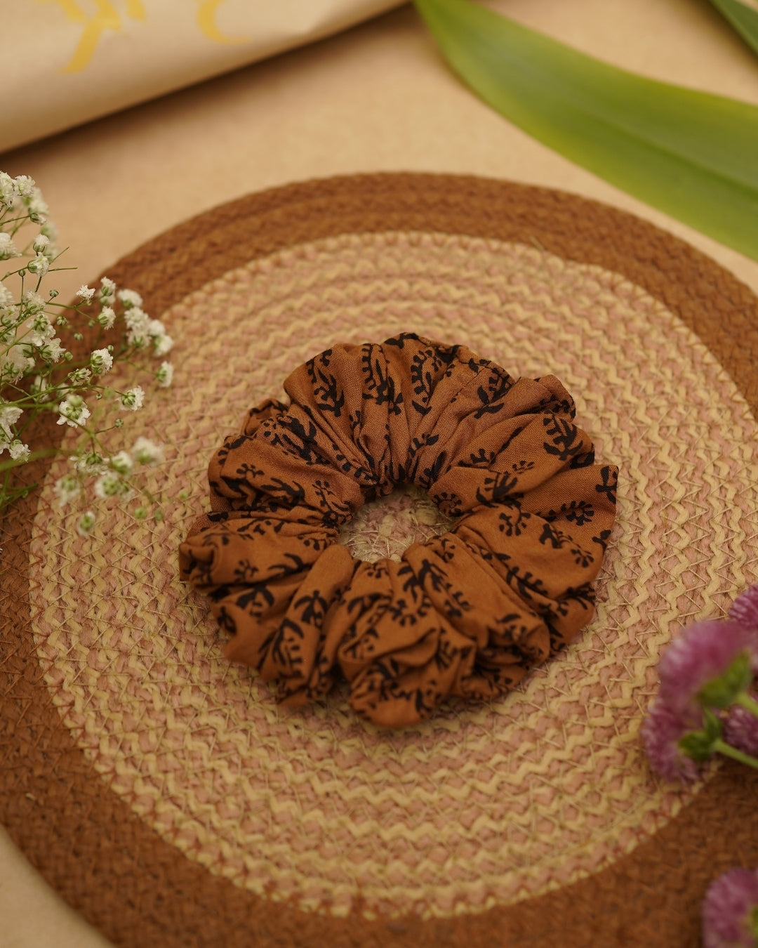 COFFE BROWN BLACK BAGH PRINT SCRUNCHIES