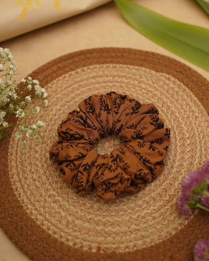 COFFE BROWN BLACK BAGH PRINT SCRUNCHIES