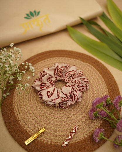WHITE RED PAISLEY BAGH PRINT SCRUNCHIES