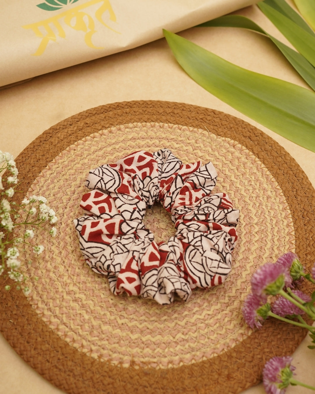 RED&WHITE BAGH PRINT SCRUNCHIES