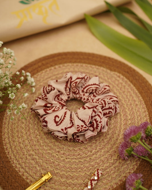 WHITE RED PAISLEY BAGH PRINT SCRUNCHIES