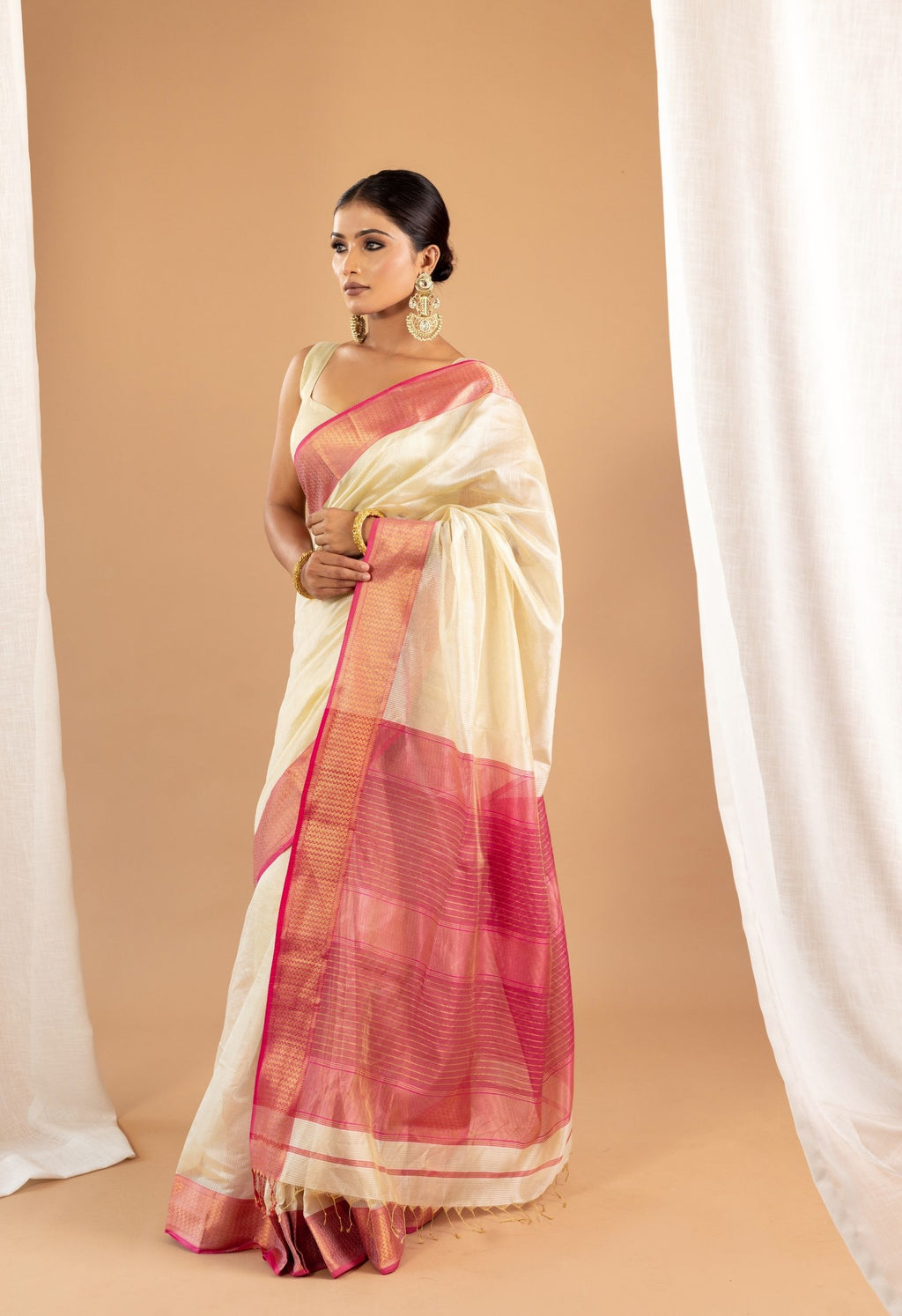 OFF WHITE PINK BORDER MAHESHWARI SAREE