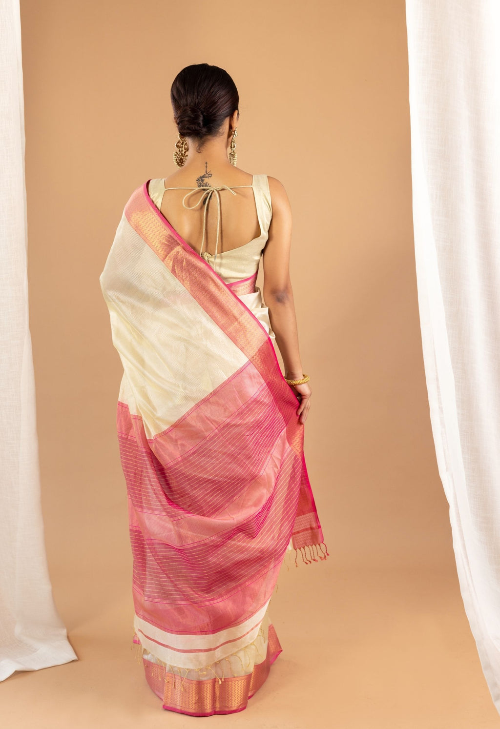 OFF WHITE PINK BORDER MAHESHWARI SAREE
