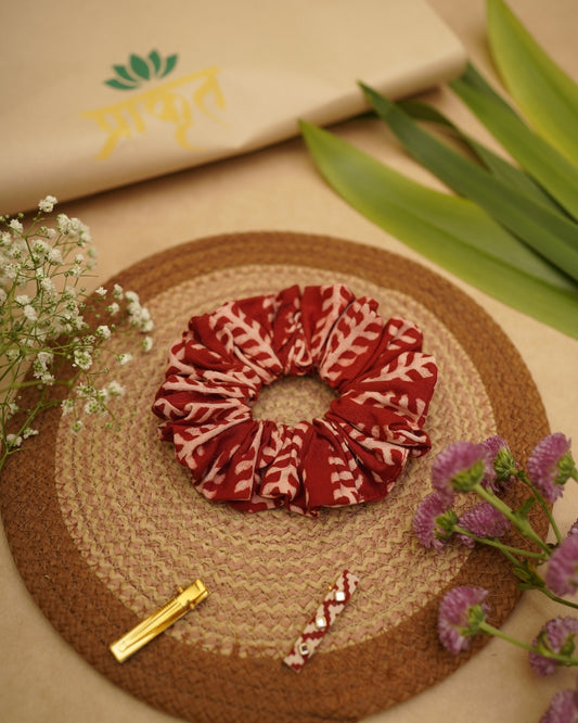 RED WHITE STRIPE BAGH PRINT SCRUNCHIES