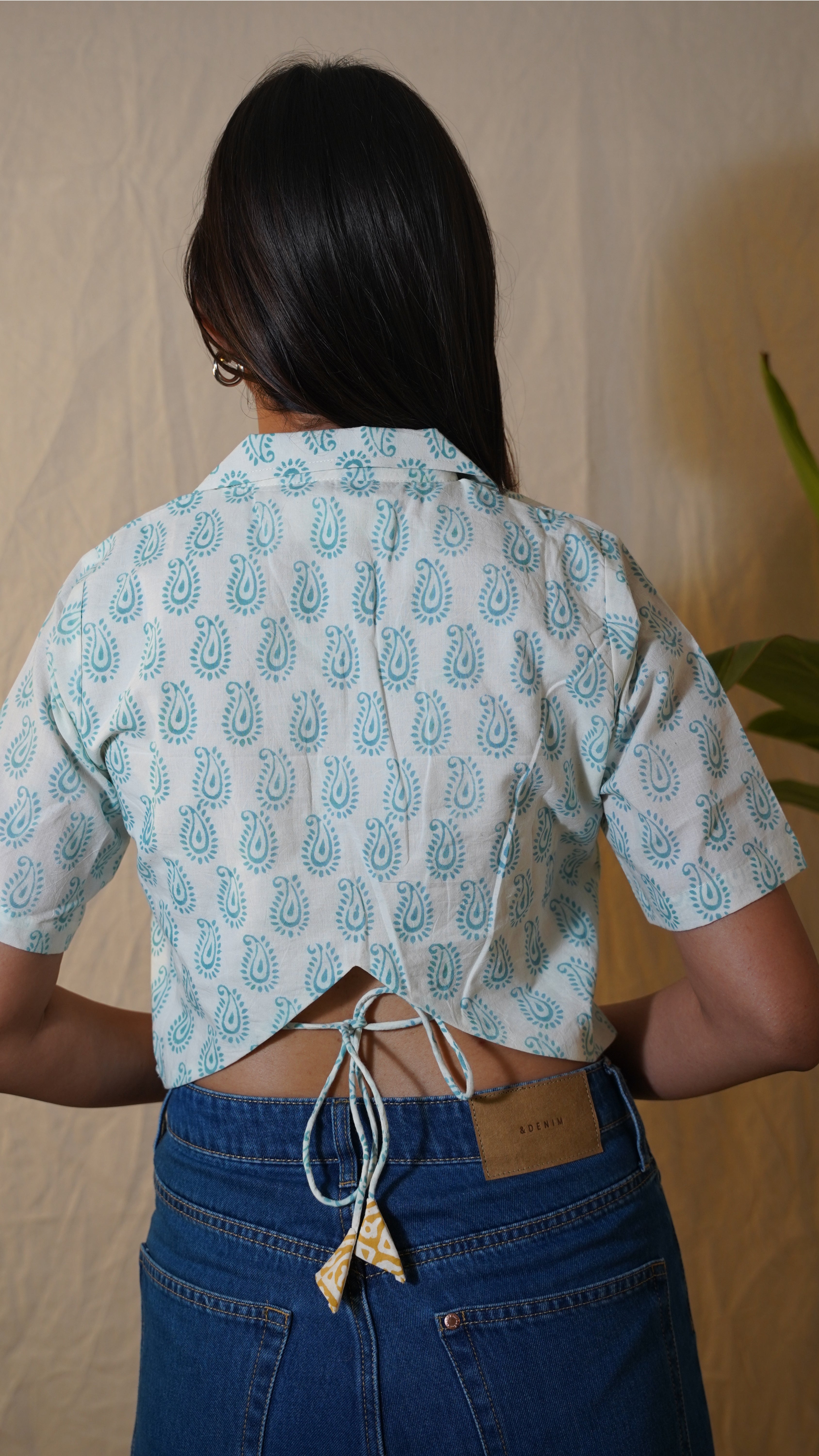 PEARL WHITE INDIGO PRINT  BACKLESS CROP TOP