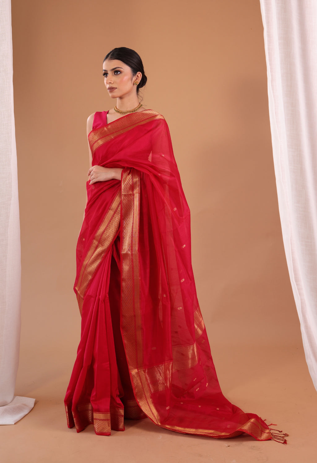 RED  BUTTI MAHESHWARI SAREE