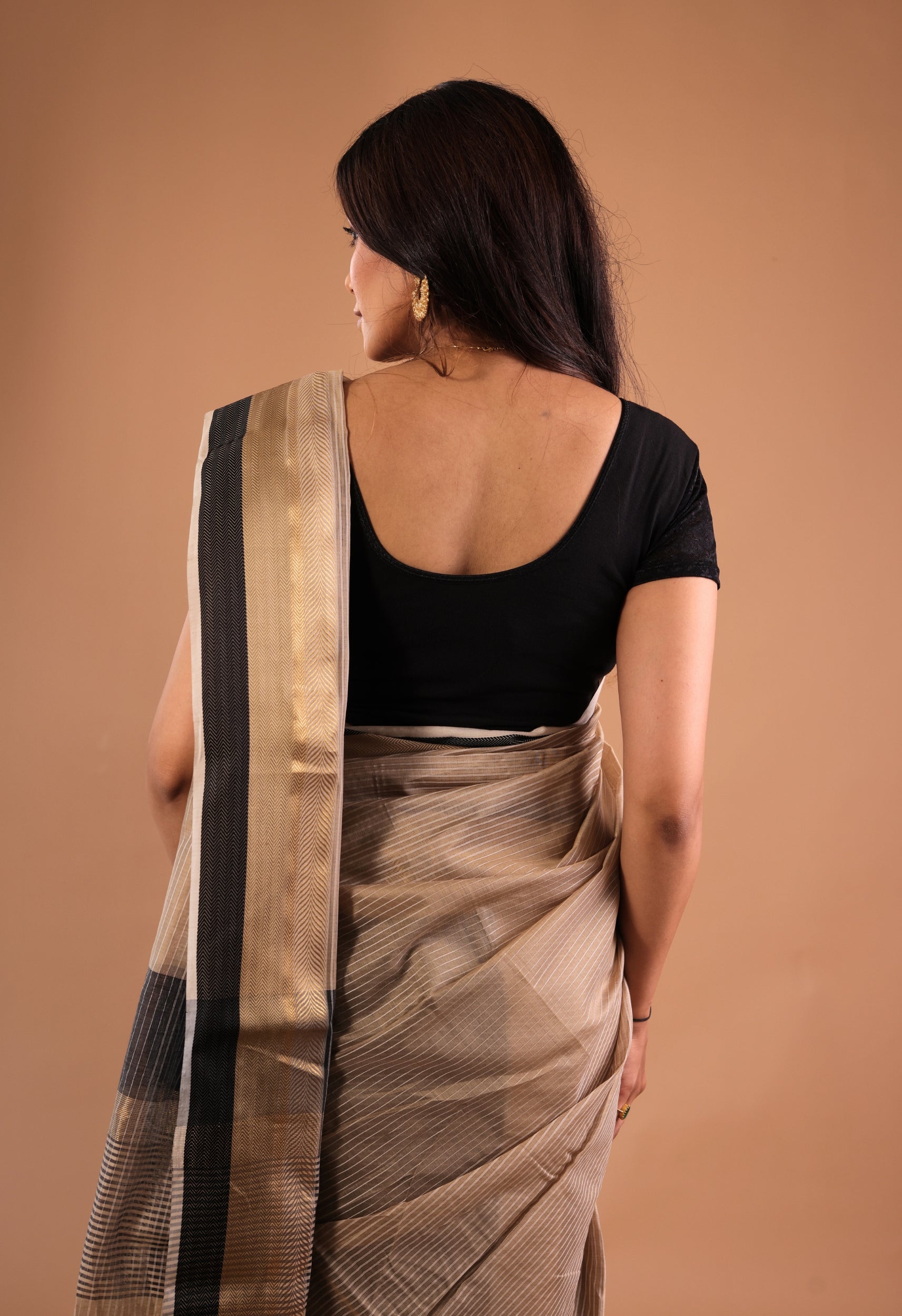 BEIGHT BROAD BORDER MAHESHWARI SILK SAREE