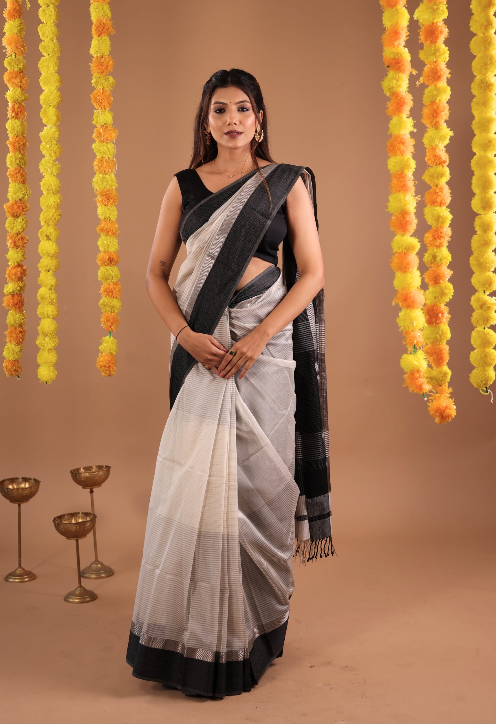 OFF WHITE BROAD BORDER MAHESHWARI SILK SAREE