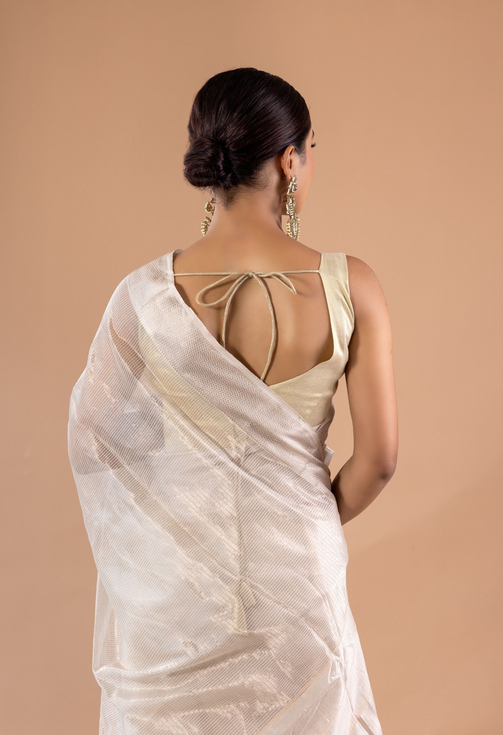 WHITE SILVER  ZARI  MAHESHWARI SILK SAREE