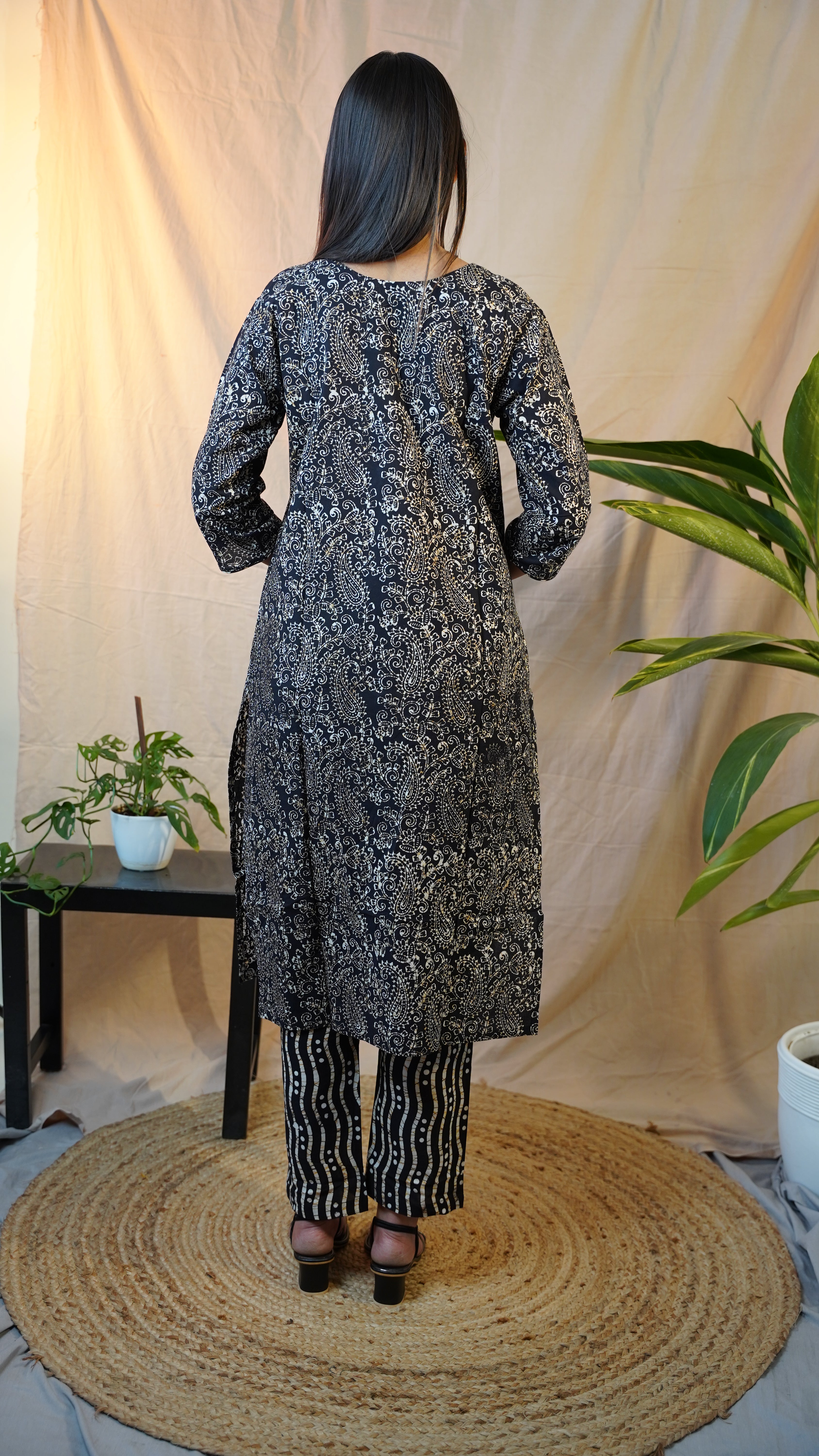 BLACK BATIK PRINT SUIT SET