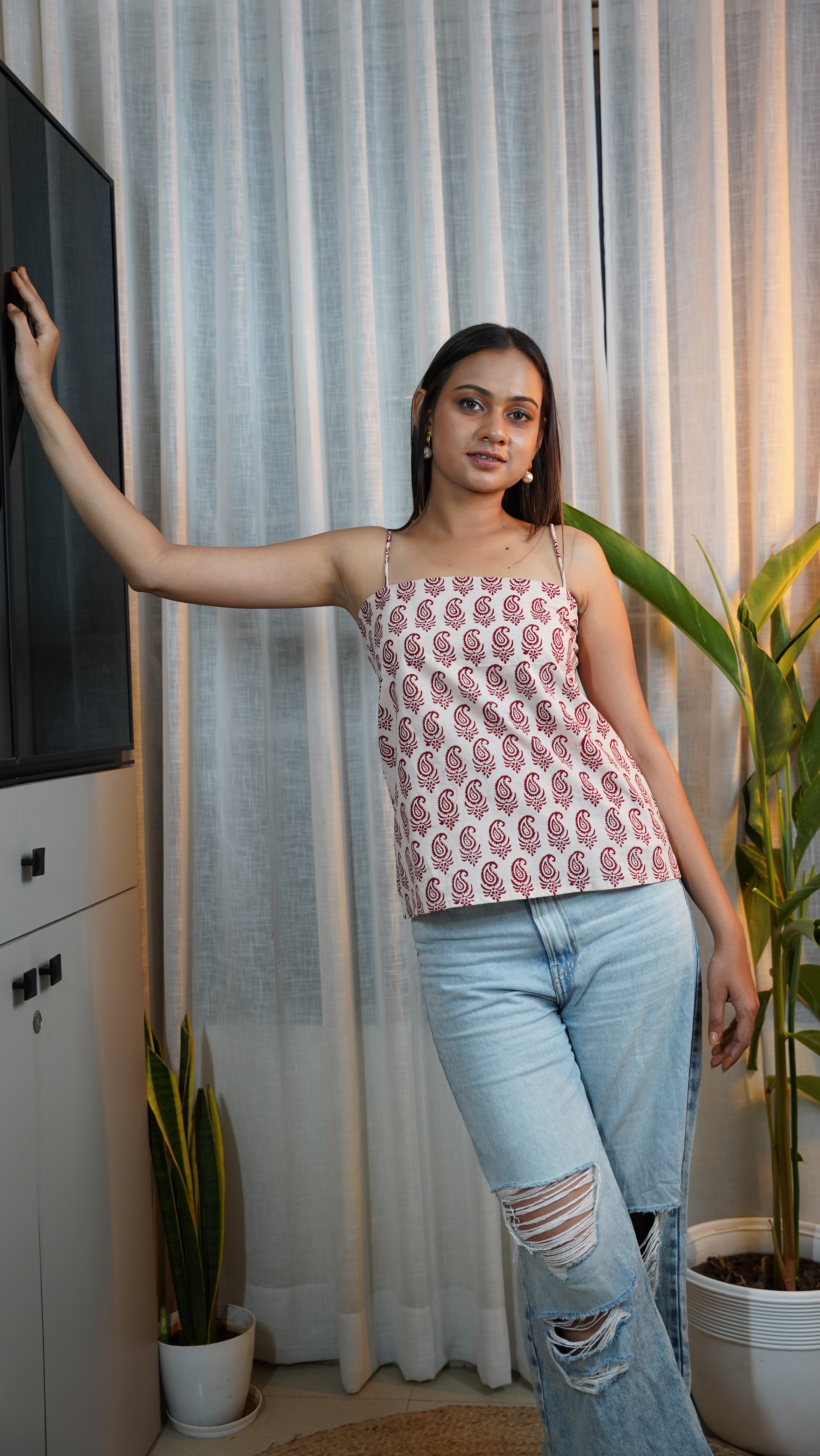 WHITE RED PAISLEY BAGH PRINT TOP